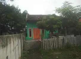 DIJUAL RUMAH KAMPUNG SEPATAN