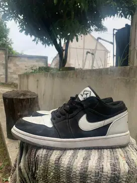 Sepatu nike aj..