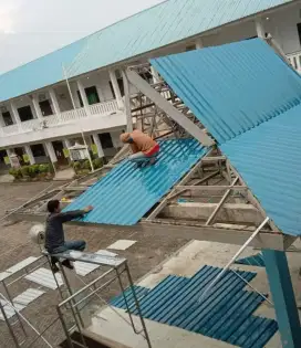 Tukang perbaikan atap bocor renovasi pasang baja ringan plafon PVC GRC