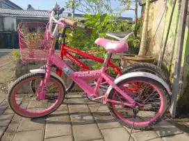 2 sepeda anak Wimcycle