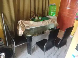 Meja Makan Elegan Minimalis