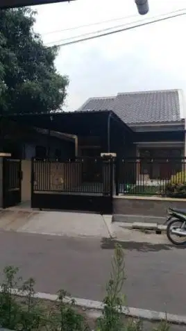 Rumah baru siap huni dekat the park solo baru