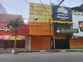 Ruko sangat strategis di jalan dr.rajiman coyudan solo