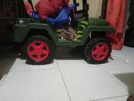 Mainan mobil dorong