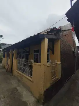 Rumah Kost di Kab. Bandung, ada 7 Kamar Tidur, Terawat Siap Huni