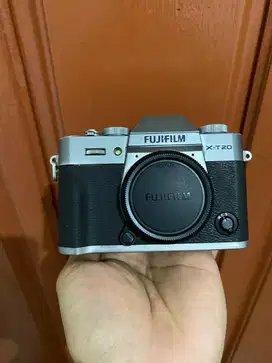 Fuji xt20 body only mulus siap pakai