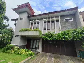 Dijual rumah luas asri, nyaman, aman di lokasi strategis.