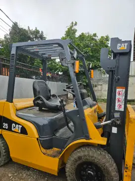 Forklift 2,5 ton caterpilar