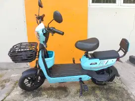 Sepeda Listrik UOU 140S Normal Jaya Seperti baru