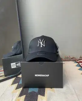 Topi Baseball MLB Logo NY Metal Hitam Silver Topi New Era Logo NY