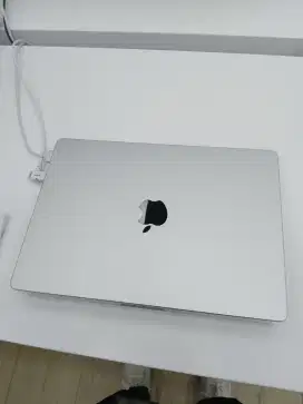 Kredit MacBook Pro 14 Inci