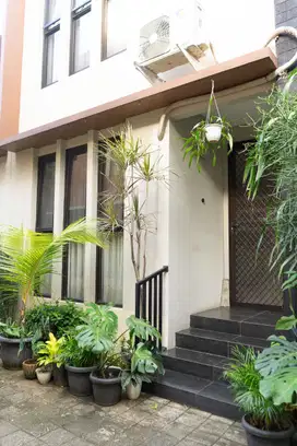 Di Jual Cepat Rumah 2 LT dalam Komplek Bali Maisonette Cilandak Jaksel