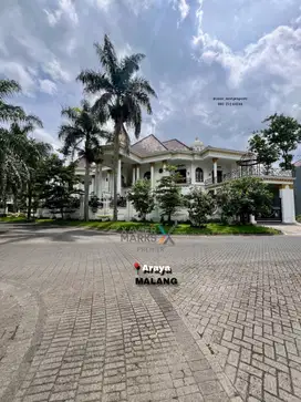 Rumah Klasik Victoria Di Jalan Raya Golf Utama Araya Malang(OLX171)