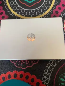 Di jual laptop merk HP warna putih