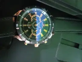 Jam tangan baru analog