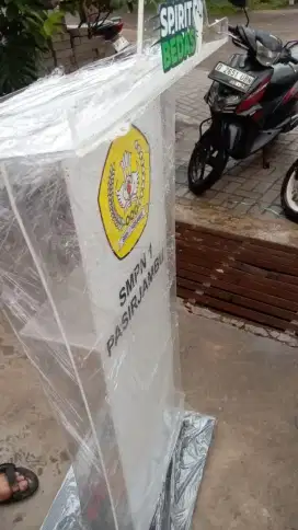 Podium akrilik costum
