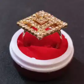 Cincin Berlian Piramid
