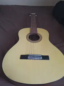 Dijual gitar akustik nylon produk lokal dari balireal