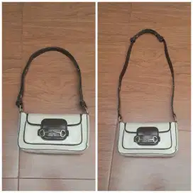 Tas kecil putih kulit