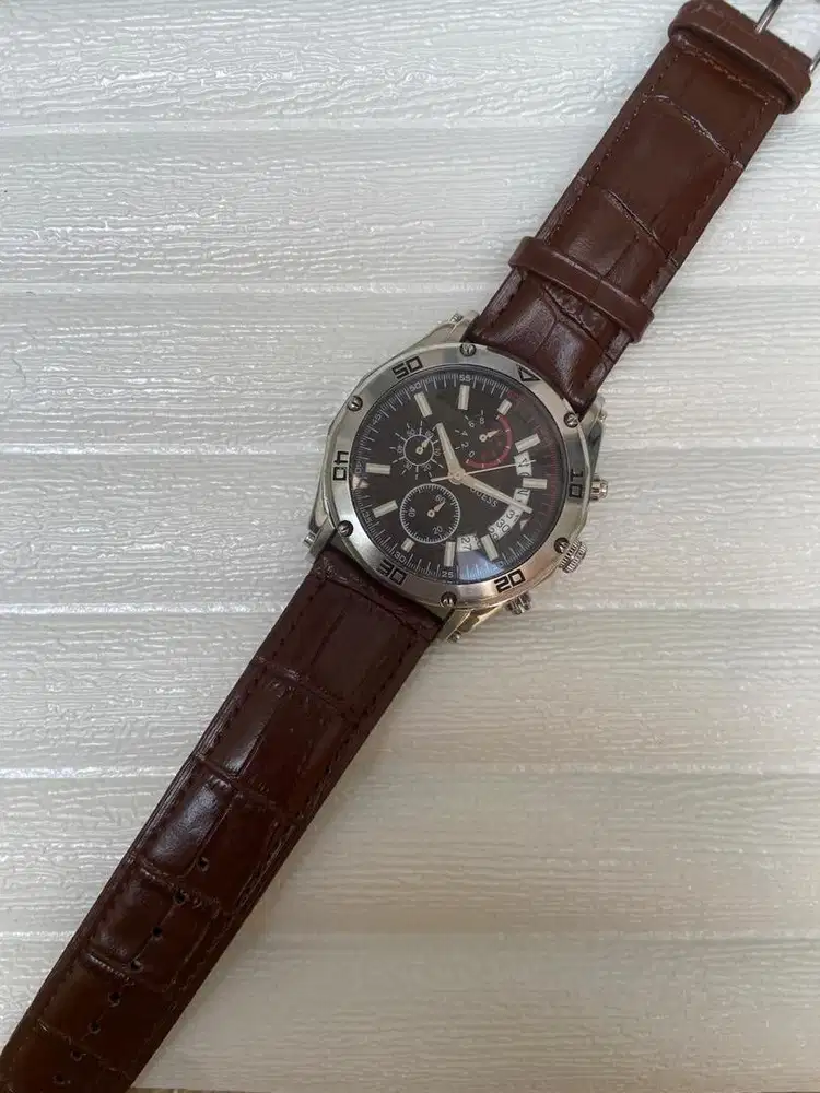 Jam tangan pria Guess