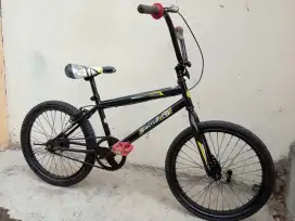 Sepeda BMX 20. Noken MULUS KOKOH siap pakai, lokasi kemiling, nego.