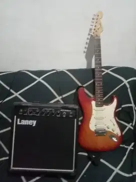 Gitar fender stratocaster plus sound laney