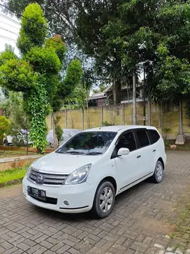 Nissan Grand Livina xv ultimate 2010 dijamin istmw tinggal pake