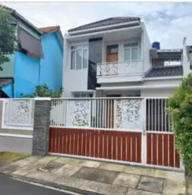 Rumah baru 2 lantai,  tanah luas tengah kota