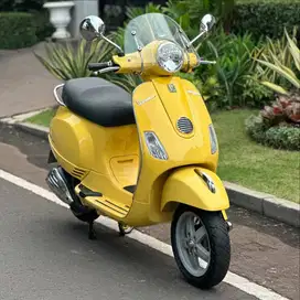 Vespa LX 150 3vie 2013 warna Kuning (FAVORITE) GOOD CONDITION.