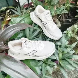 Dijual sepatu diadora original 80persen