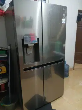 Kulkas LG side by side ice maker