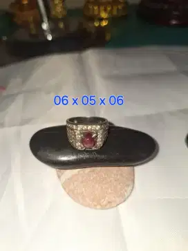 Batu Cincin Permata Ruby
Uk 06 x 05 x 06
Star Merah Asli ikat perak m