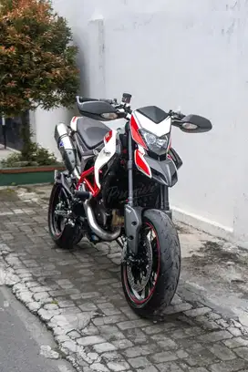 Ducati Hypermotard 821SP “Sport Production” (Kasta Tertinggi)