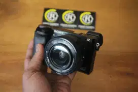 KAMERA MIRRORLESS SONY A6000 LENSA KIT 16-50 MULUS!!