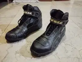 Fs sepatu riding dainese sz 42
Made in china
Nos kondisi sesuai foto