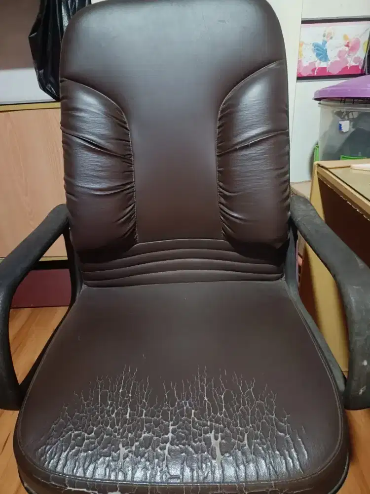 Kursi kantor warna coklat