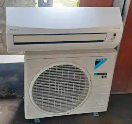 Jual ac Daikin 1/2 pk Inverter R32 lowat 360 wat kondisi 95% ori semua