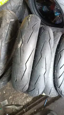 Ban Baru untuk belakang Vario 100/80-14 Tubeless