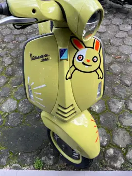 Vespa 946 bunny + helm 295jt