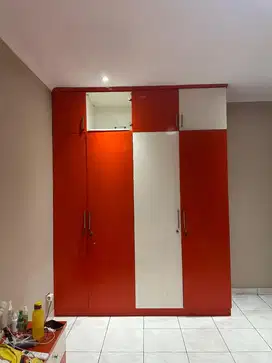 Lemari pakaian 4 pintu