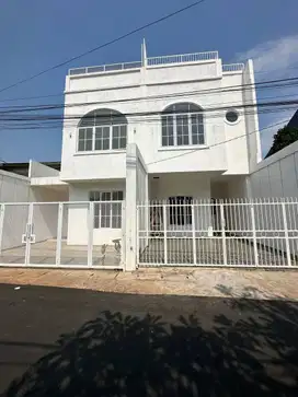 Rumah Dijual Bergaya Mediterania Klasik Di Ceger, Cipayung, JakTim