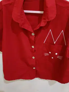 Kemeja merah lucu