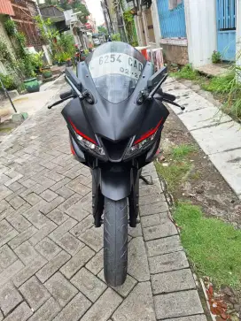 Jual R 15 2018 km 36 rb kondisi sgt bagus samsat kdg cowek