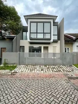 DIJUAL RUMAH BARU GRESS MODERN MINIMALIS CITRALAND UTAMA SIAP HUNI