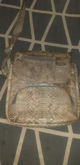 Tas selempang kulit ular asli