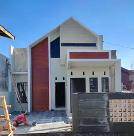 RUMAH BARU 2 LANTAI DEKAT PUSAT KOTA JEMBER