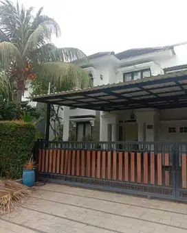 Dijual Rumah  Kolam Renang Pribadi Di Boulevard  Kota Wisata