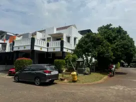 Rumah Hoek bagus dan Asri full furnished dekat Mall TSM Cibubur