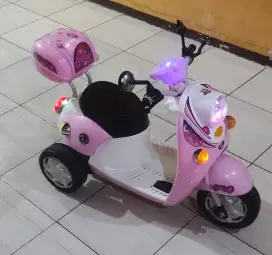 Motor Aki Scoopy Mainan Anak