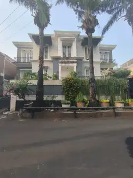 Dijual rumah 3 lantai siap huni di cempaka putih Jakarta pusat